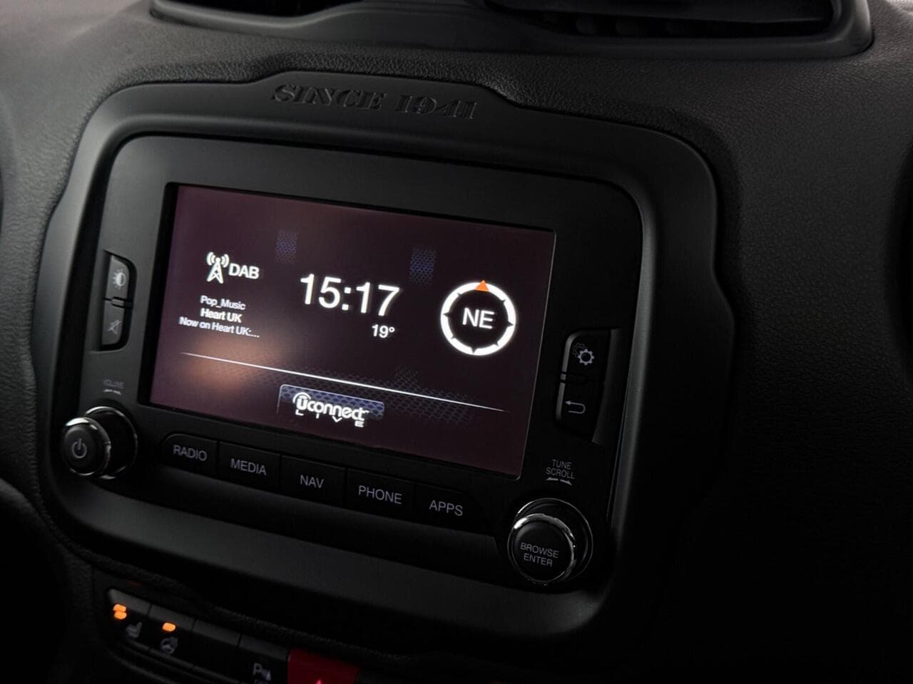 Jeep Renegade thumbnail Infotainment System