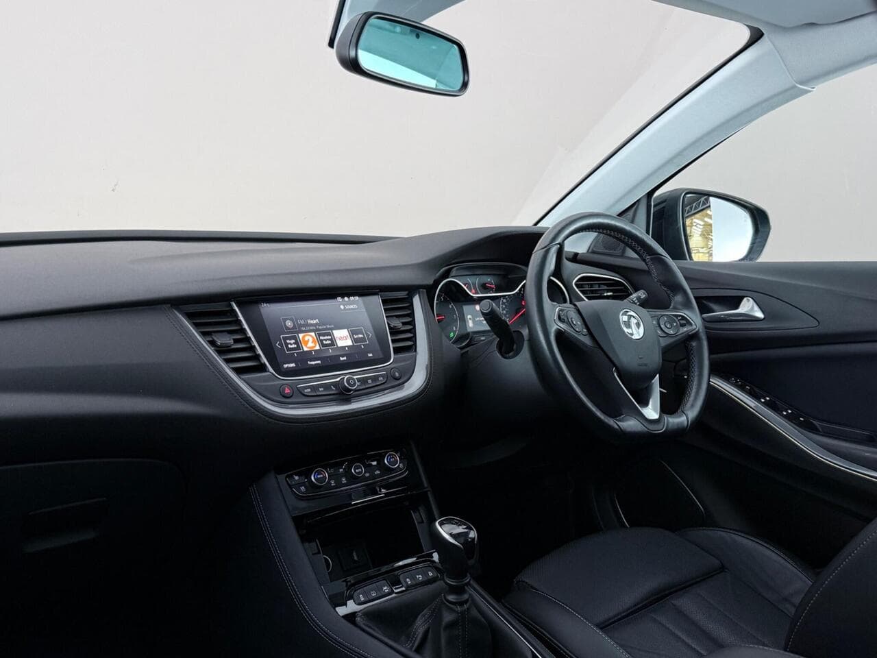 Vauxhall Grandland X thumbnail Interior Front