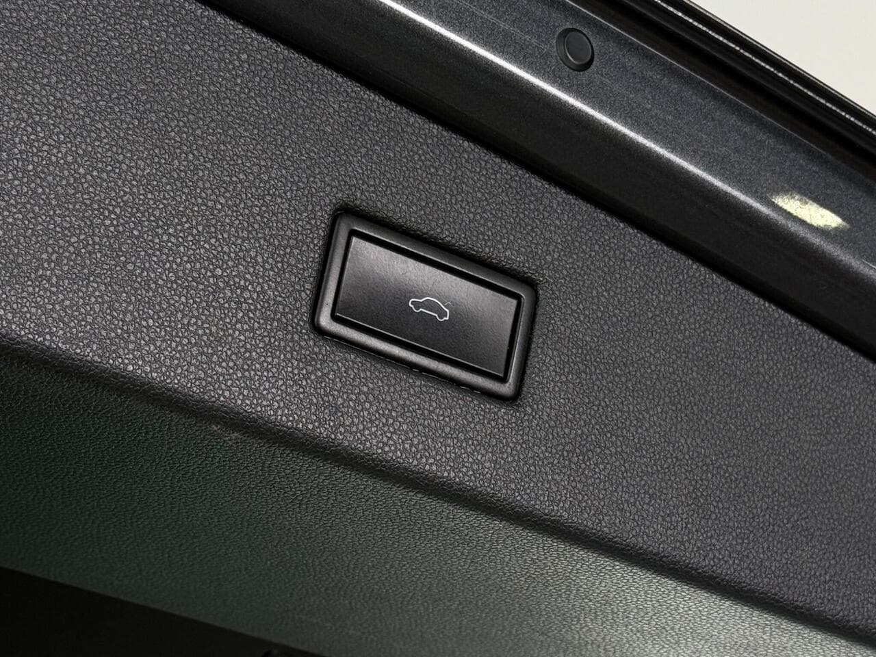 Volkswagen Tiguan thumbnail Misc Controls