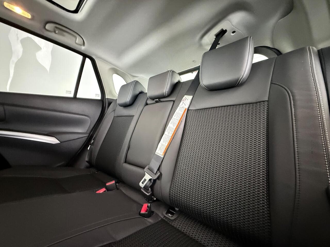 Suzuki S-Cross thumbnail Seats Rear