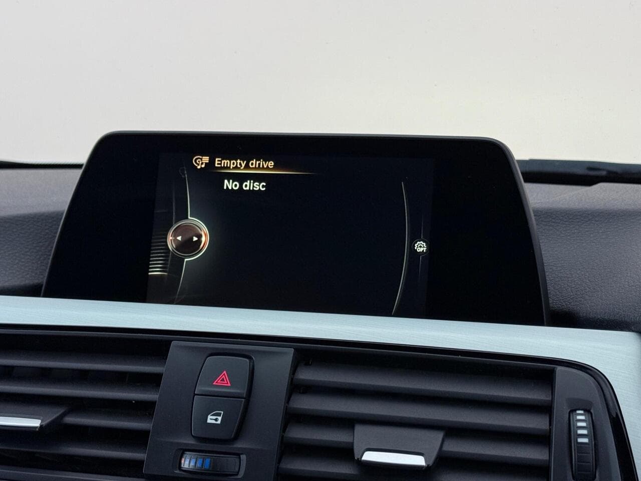 BMW 3 Series thumbnail Infotainment System