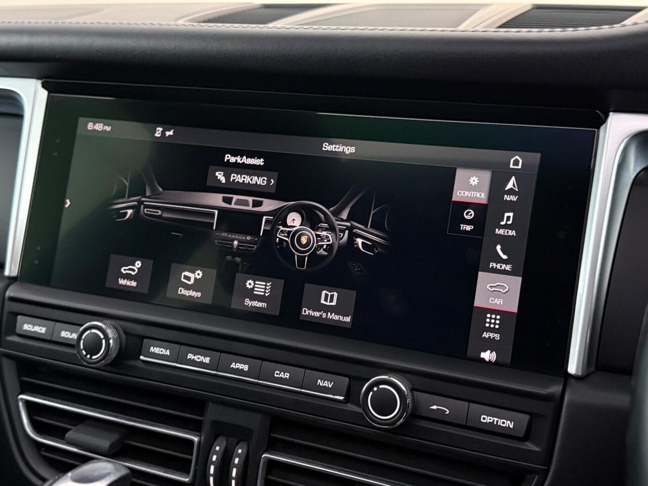 Porsche Macan thumbnail Infotainment System