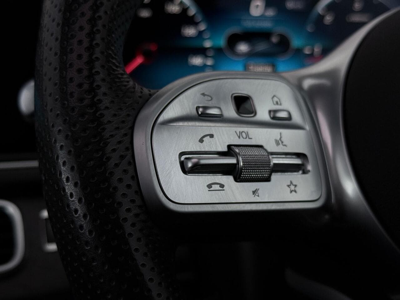 Mercedes-Benz GLE thumbnail Misc Controls