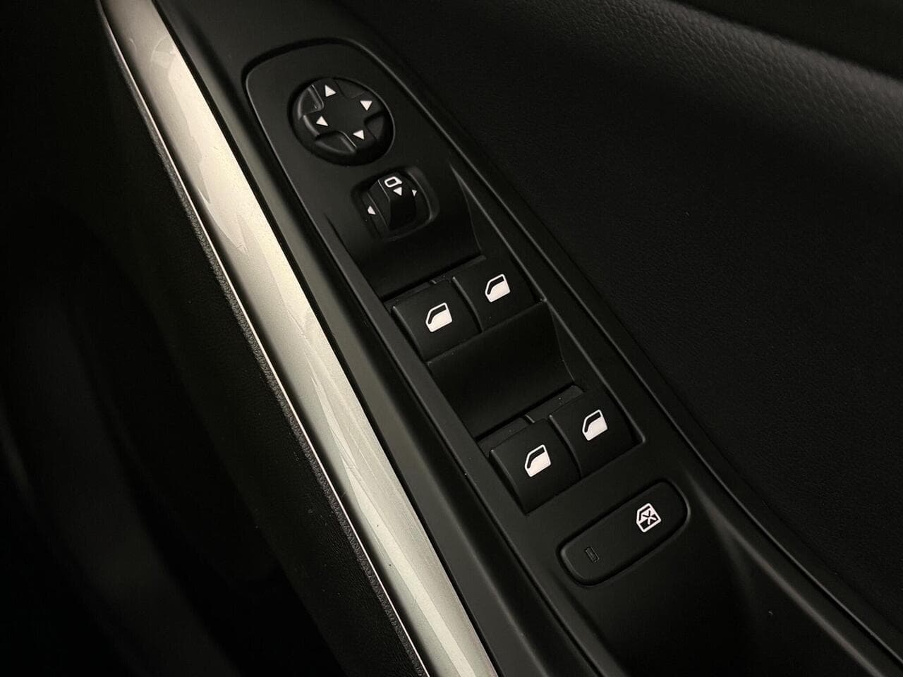 Vauxhall Grandland thumbnail Misc Controls