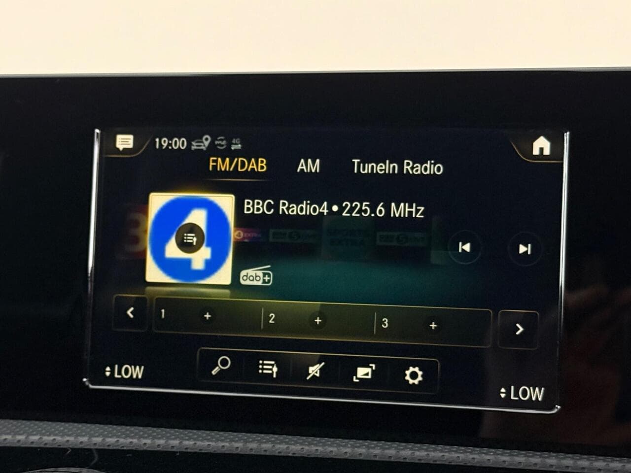 Mercedes-Benz A Class thumbnail Infotainment System