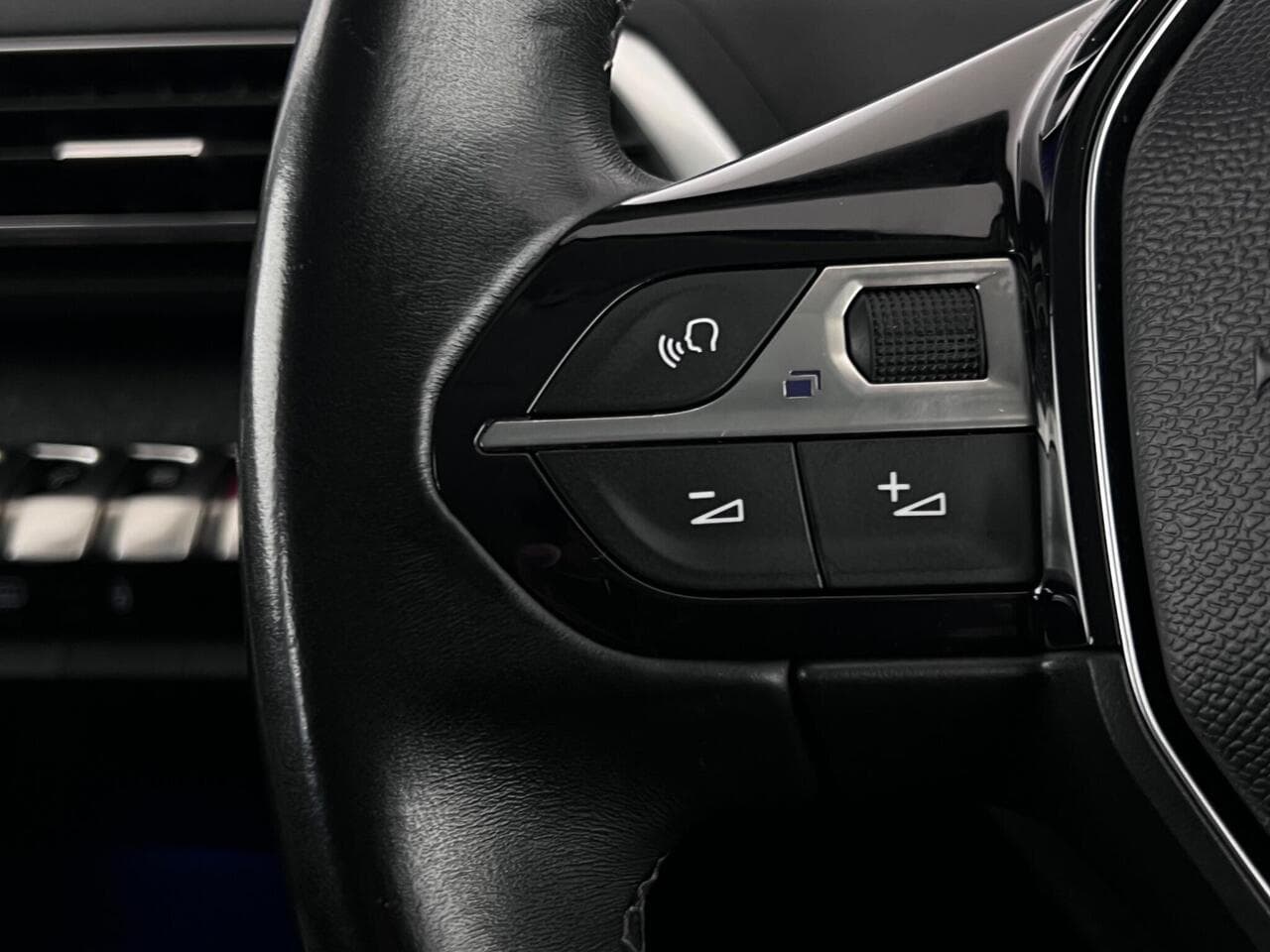 Peugeot 3008 thumbnail Misc Controls