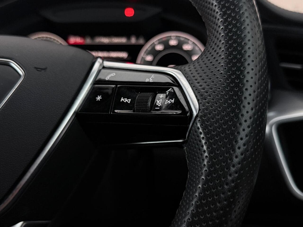 Audi A6 Saloon thumbnail Misc Controls