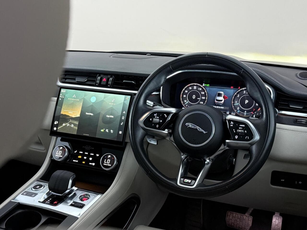 Jaguar F-PACE thumbnail Inconclusive