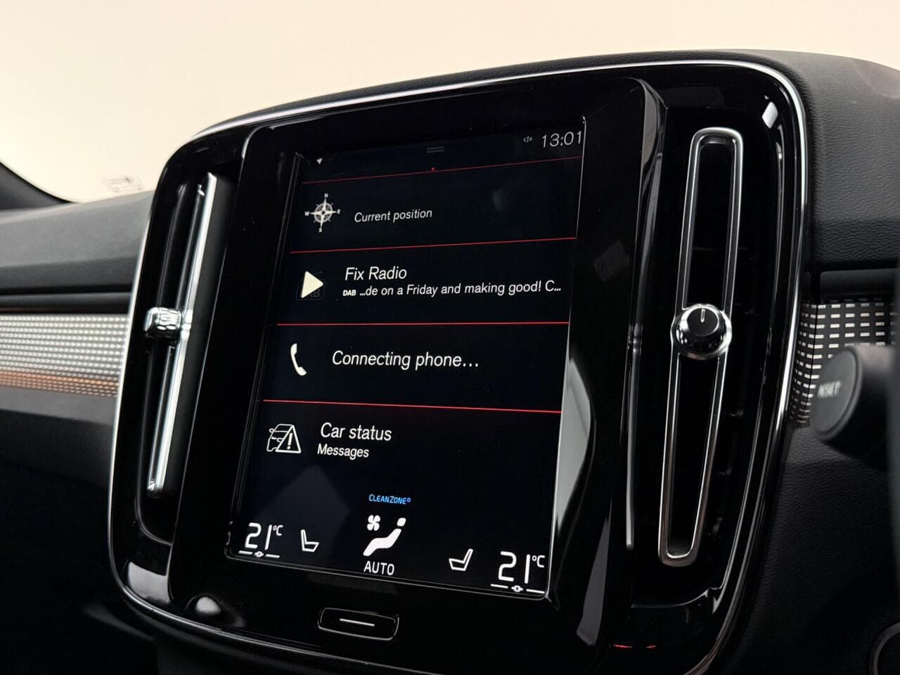 Volvo XC40 thumbnail Infotainment System