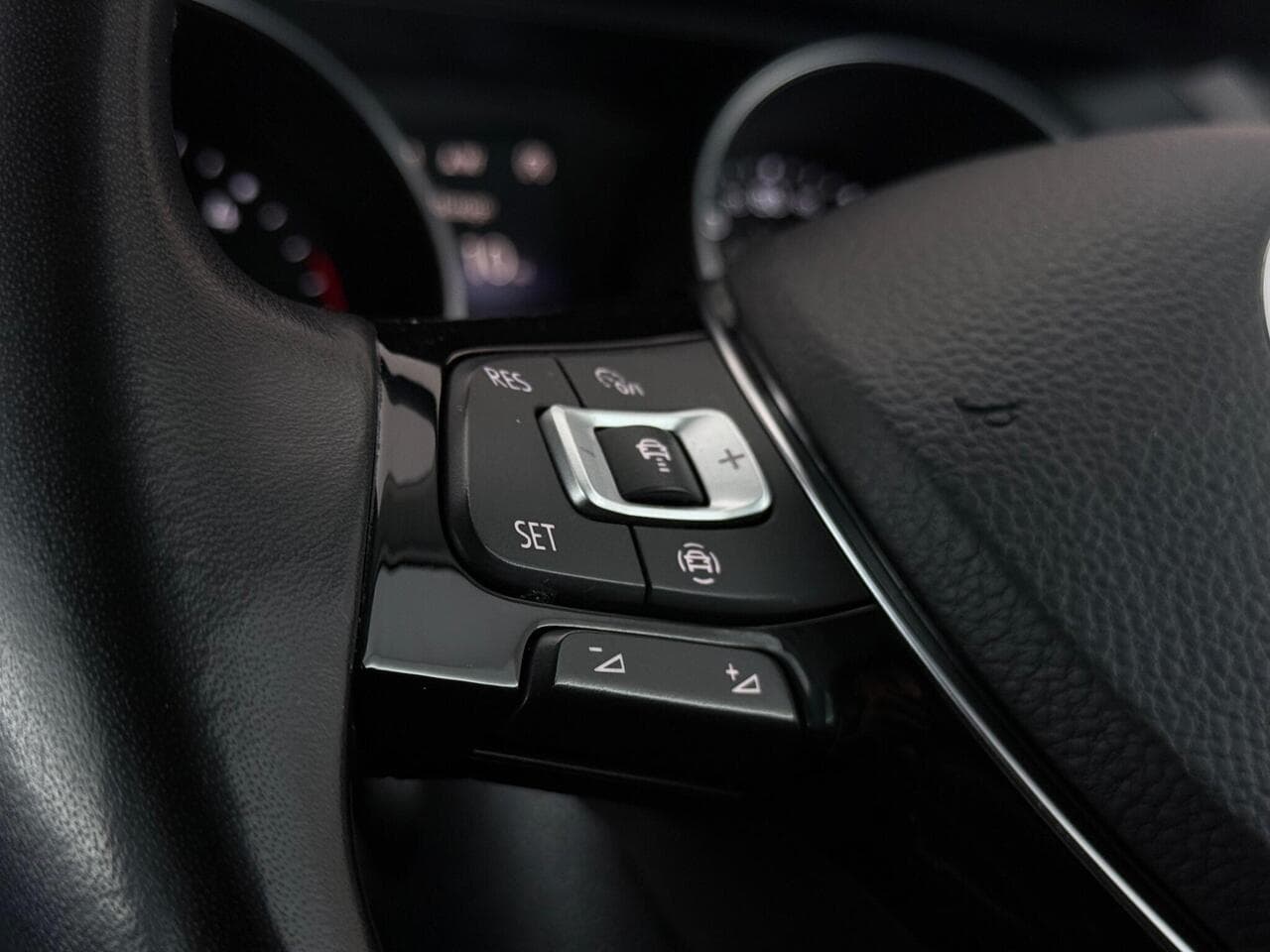 Volkswagen Tiguan thumbnail Misc Controls