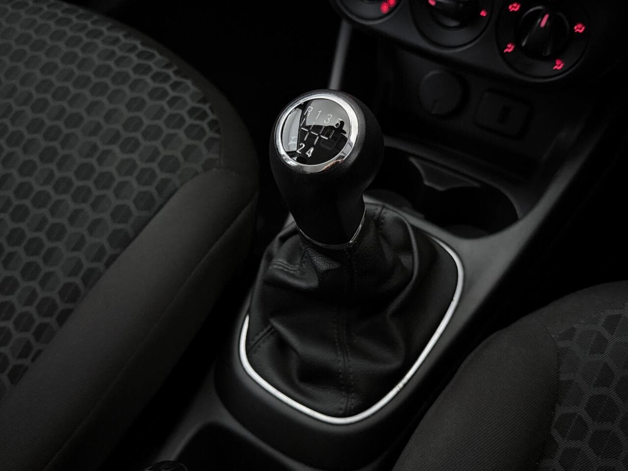 Vauxhall Corsa thumbnail Interior Front