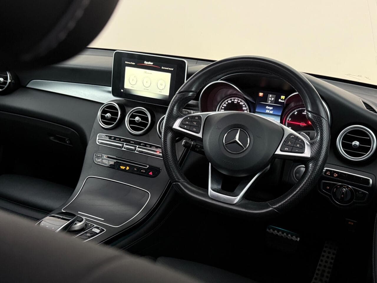 Mercedes-Benz GLC thumbnail Interior Front