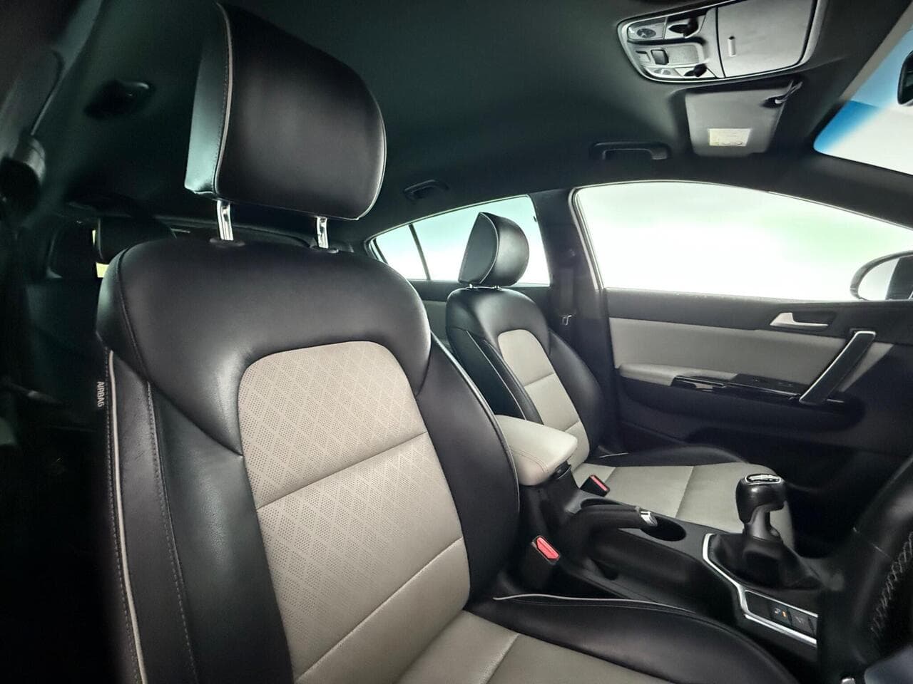 Kia Sportage thumbnail Seat Driver