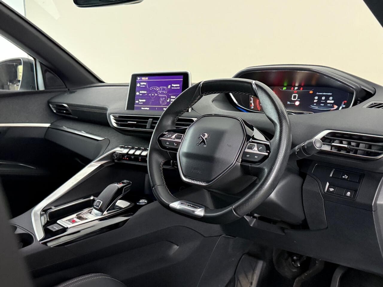 Peugeot 5008 thumbnail Interior Front