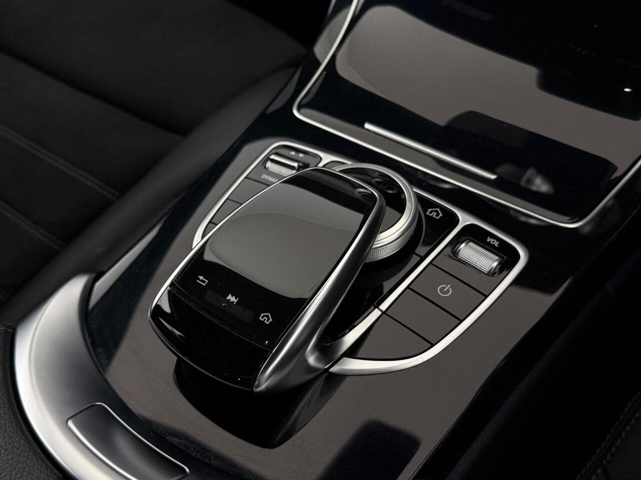 Mercedes-Benz C Class thumbnail Interior Front