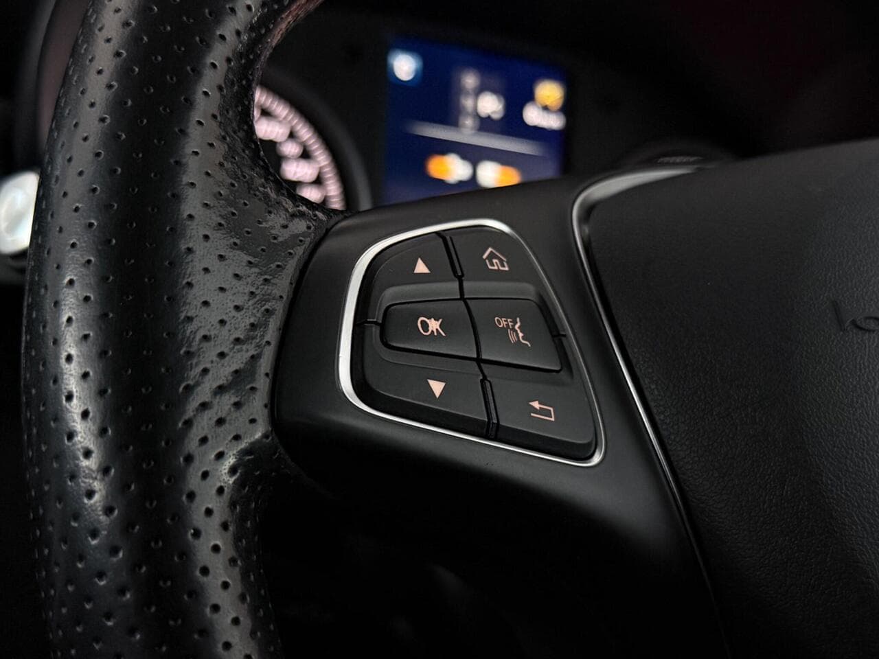 Mercedes-Benz GLC thumbnail Misc Controls