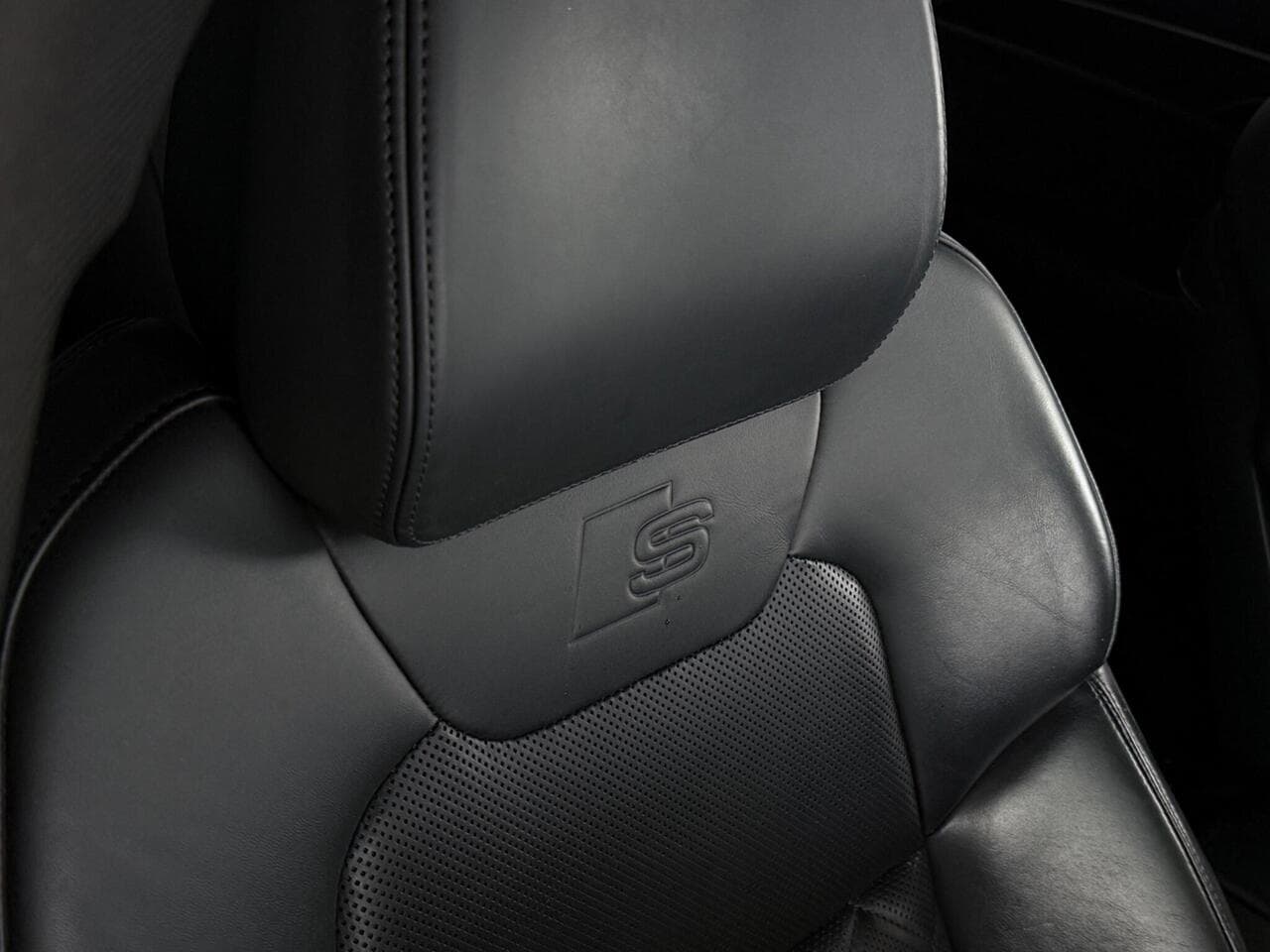 Audi A8 thumbnail Seat Driver