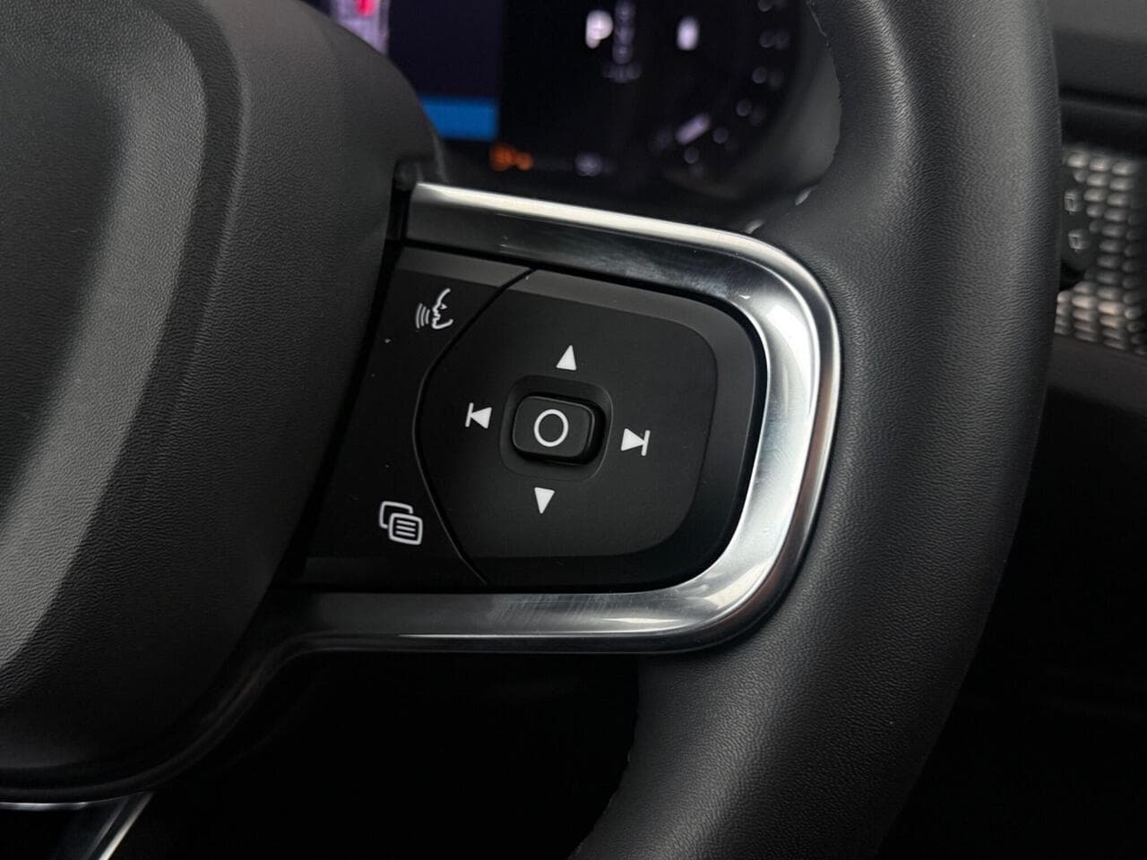 Volvo XC40 thumbnail Misc Controls