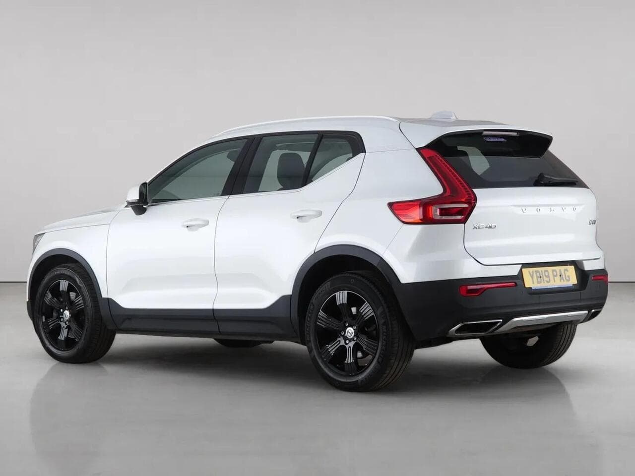 Volvo XC40 thumbnail Rear Left
