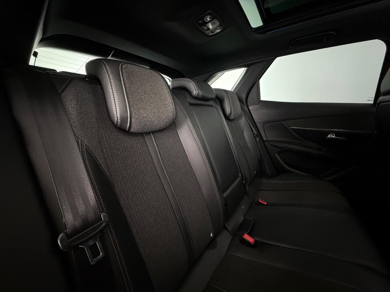 Peugeot 3008 thumbnail Seats Rear