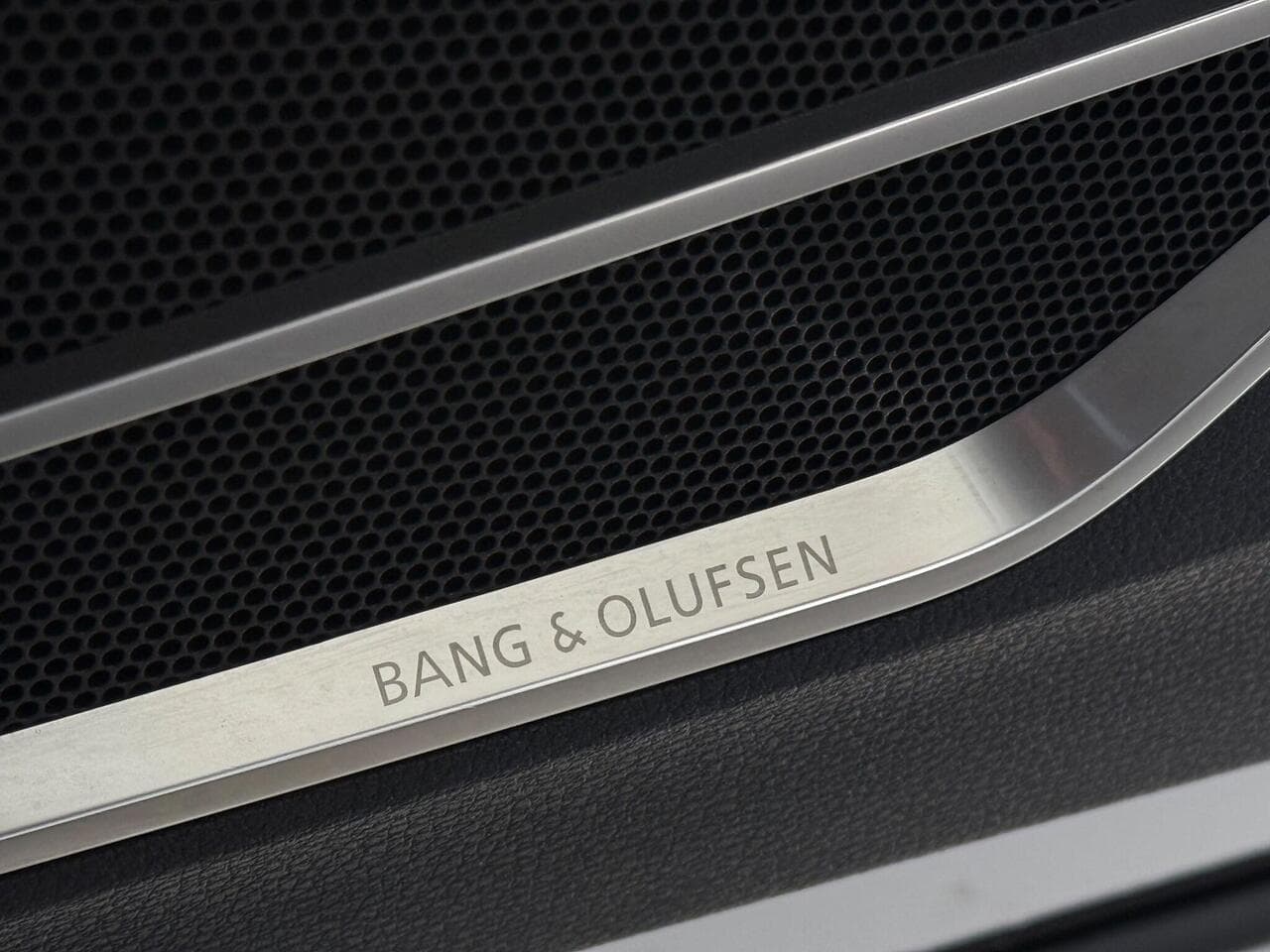 Audi Q3 thumbnail Badge Exterior