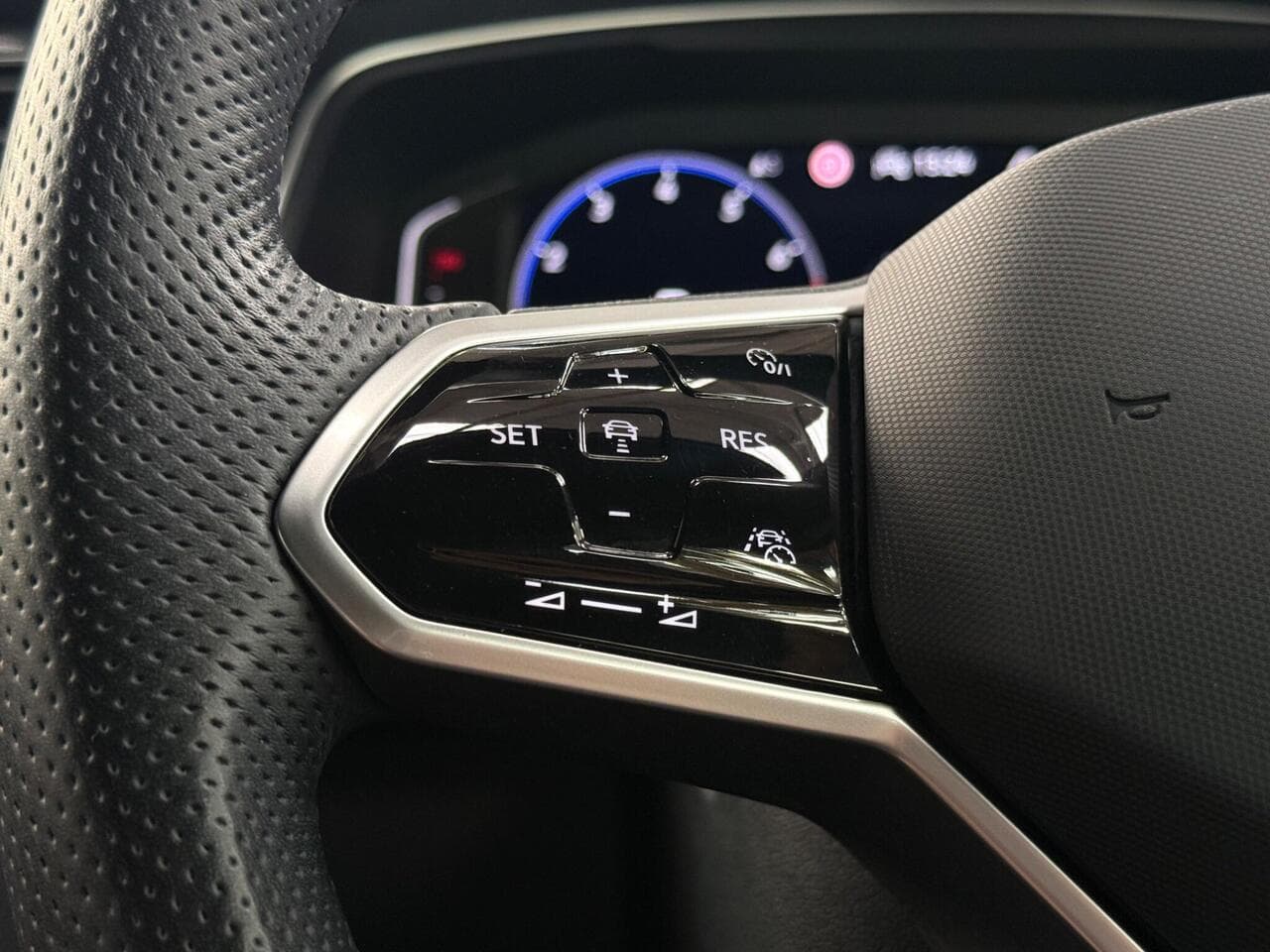 Volkswagen Tiguan thumbnail Misc Controls