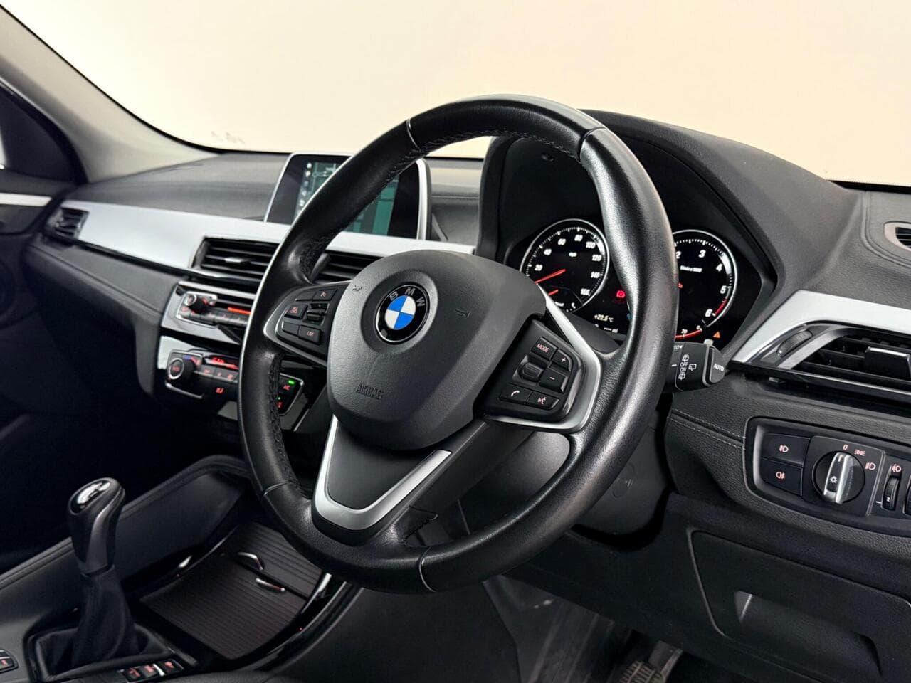BMW X2 thumbnail Steering Wheel