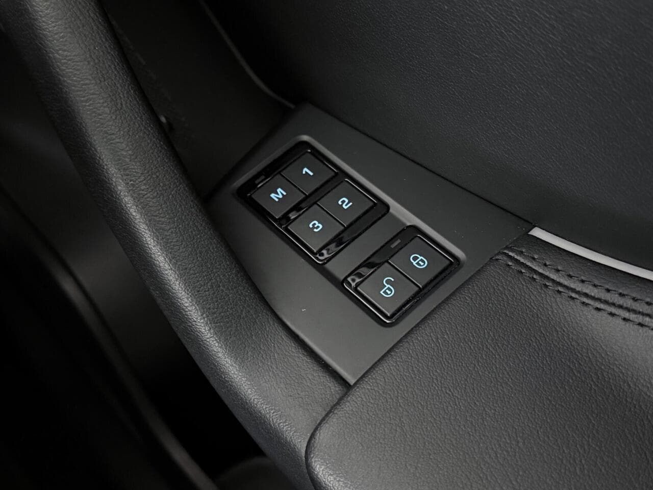 Jaguar F-PACE thumbnail Misc Controls