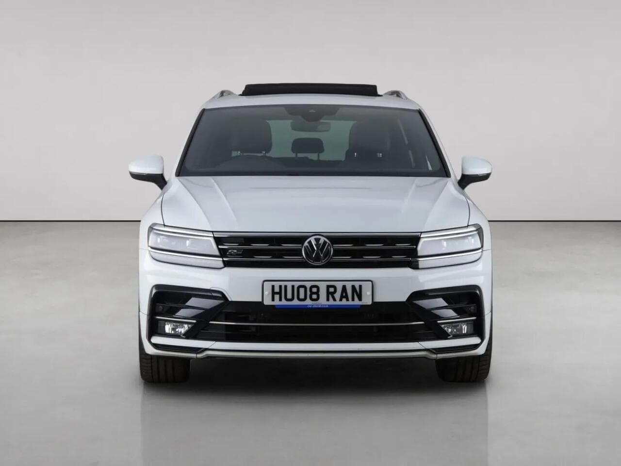 Volkswagen Tiguan thumbnail Front