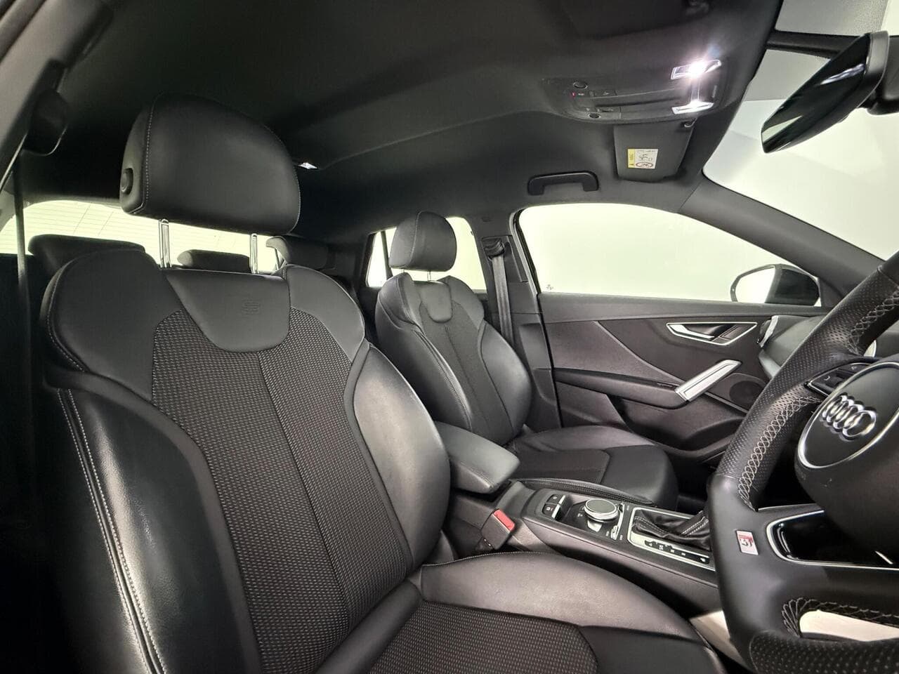 Audi Q2 thumbnail Seat Driver