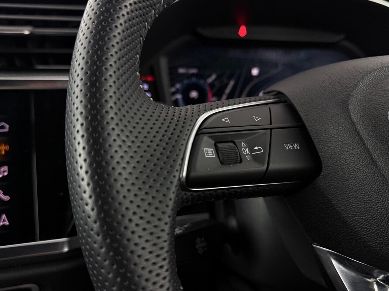 Audi Q3 thumbnail Misc Controls
