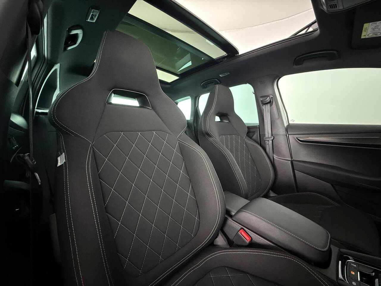 Skoda Karoq thumbnail Seat Driver