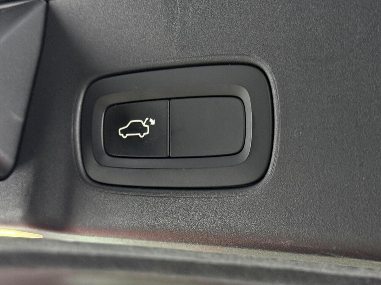 Volvo V90 thumbnail Misc Controls
