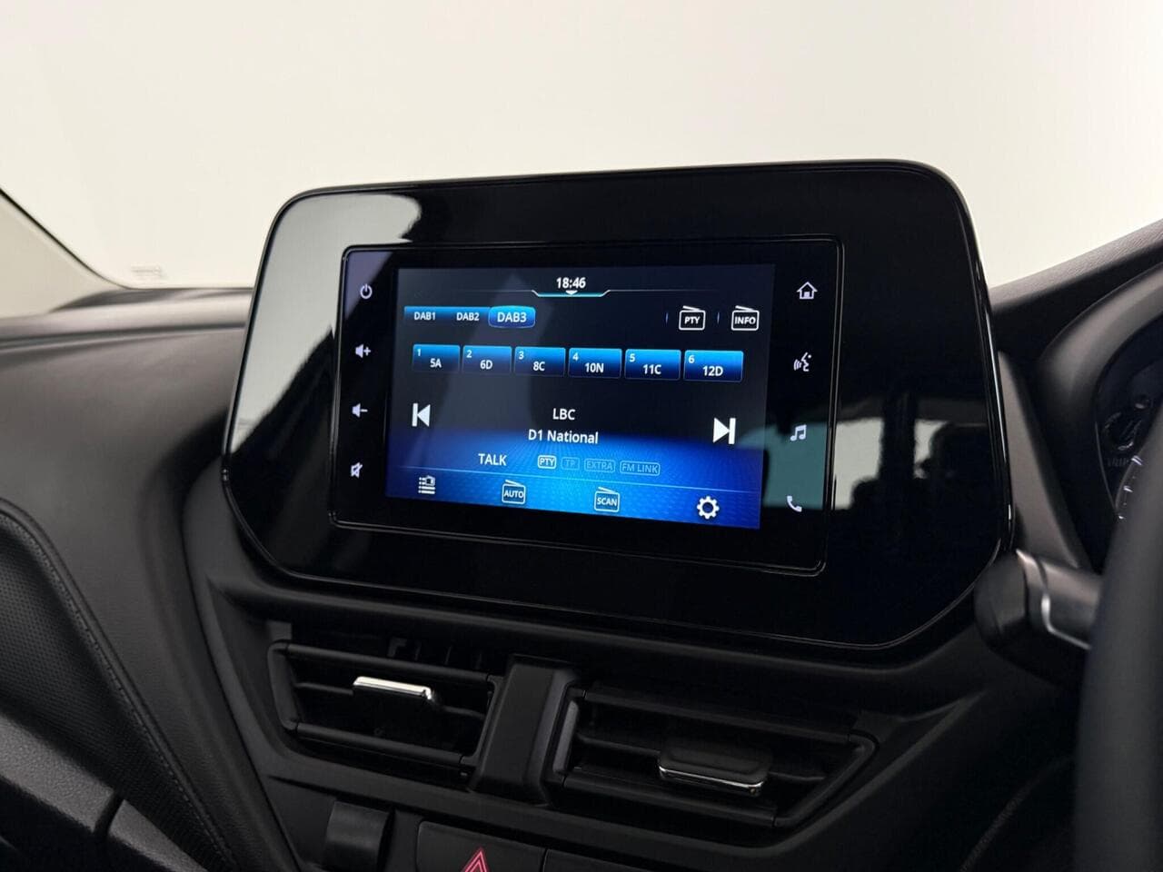 Suzuki S-Cross thumbnail Infotainment System