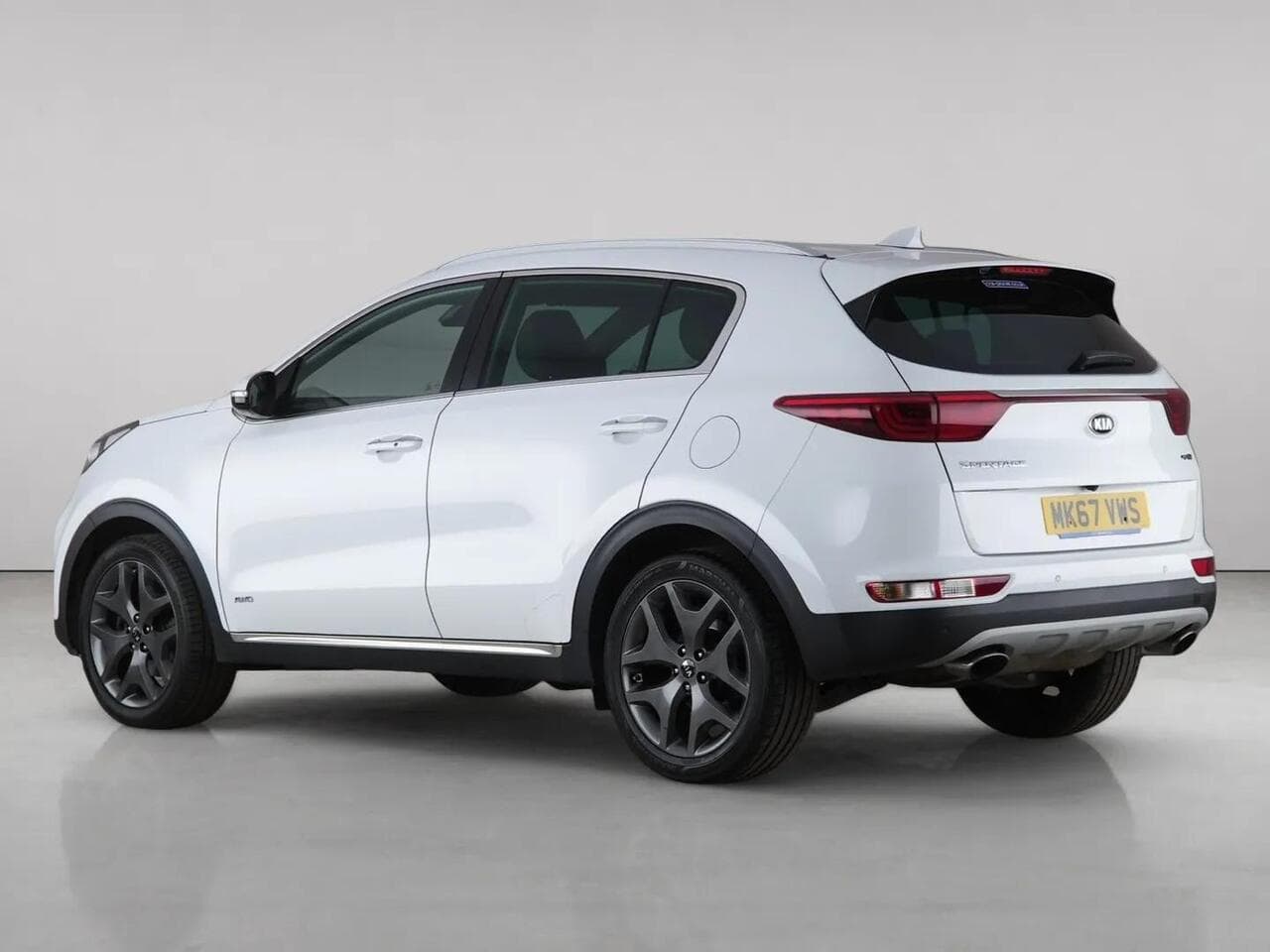 Kia Sportage thumbnail Rear Left