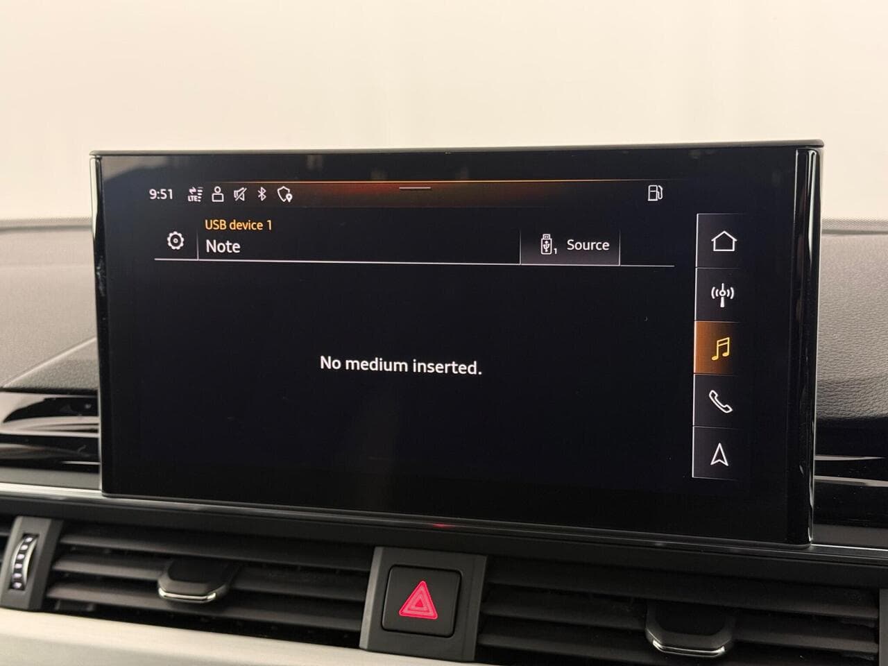 Audi A4 Avant thumbnail Infotainment System
