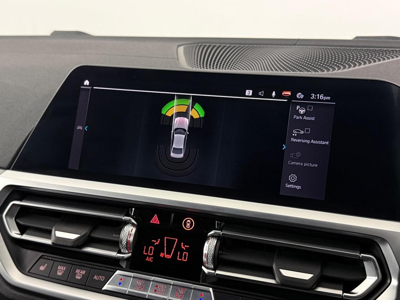 BMW 3 Series thumbnail Infotainment System