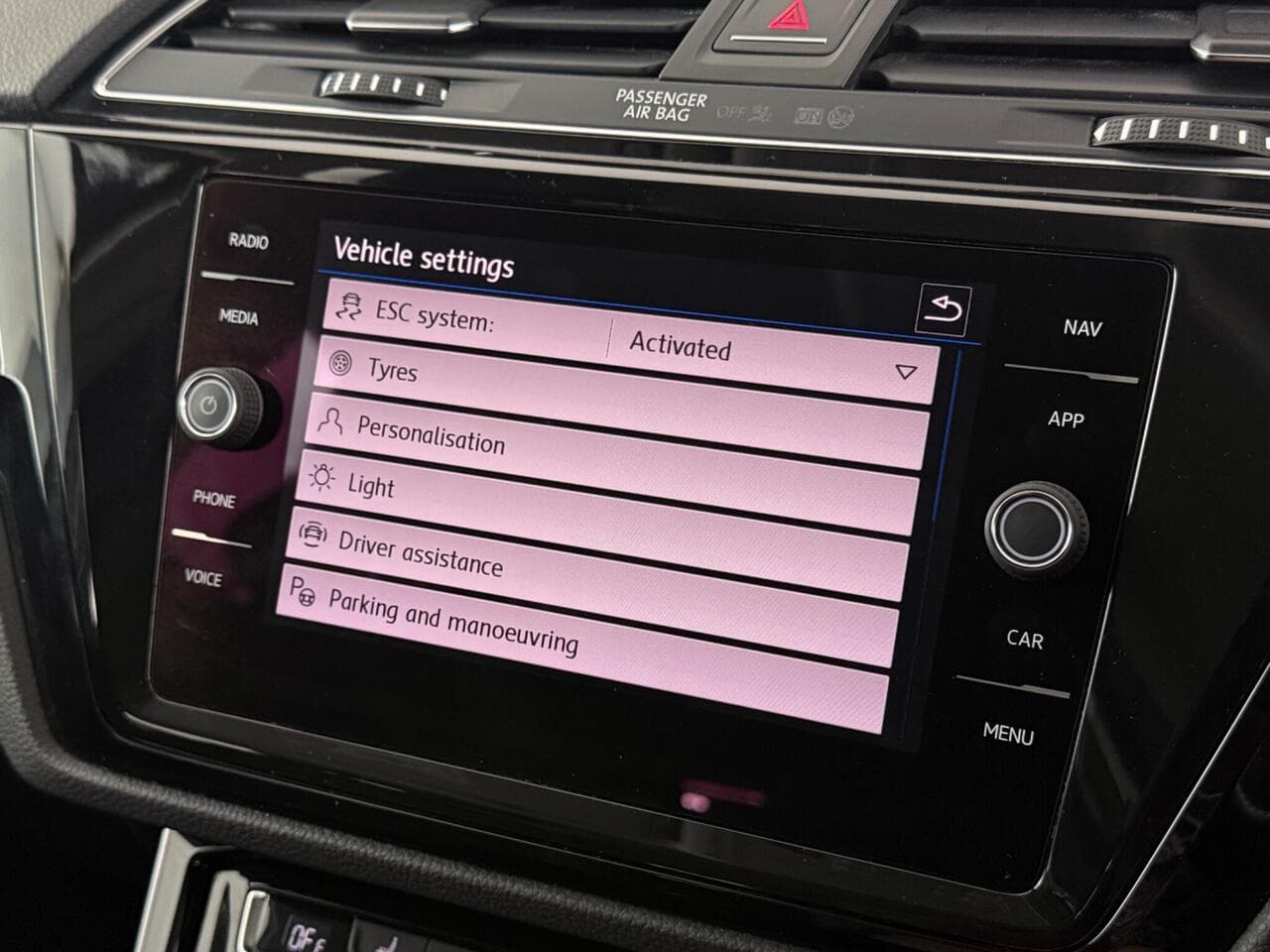 Volkswagen Touran thumbnail Infotainment System
