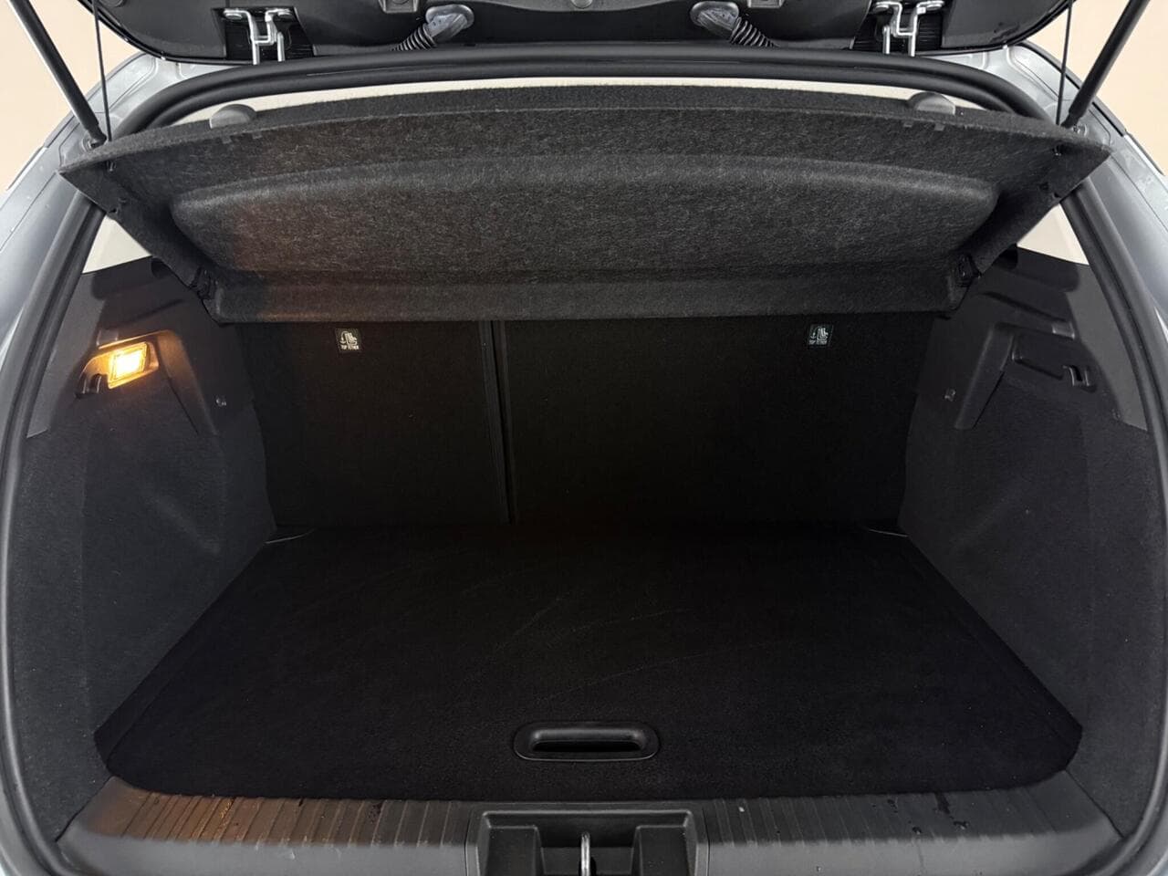 Renault Captur thumbnail Boot