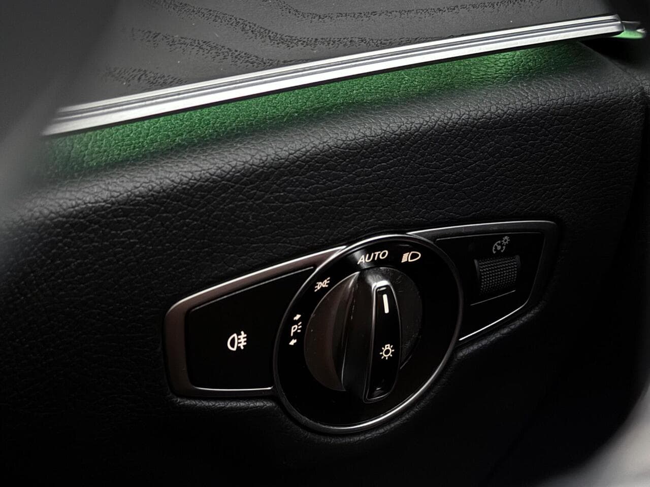 Mercedes-Benz E Class thumbnail Misc Controls