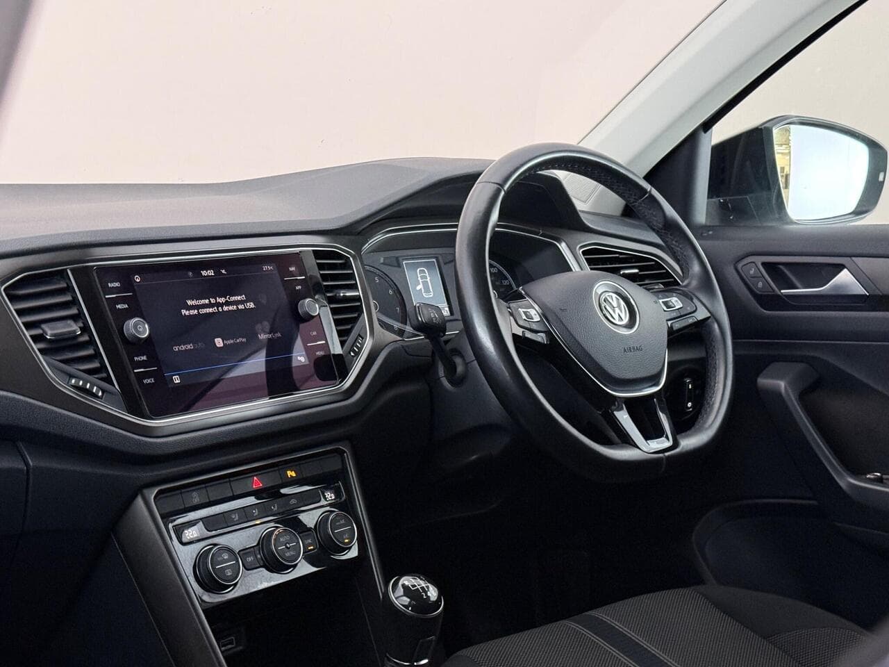 Volkswagen T-Roc thumbnail Interior Front