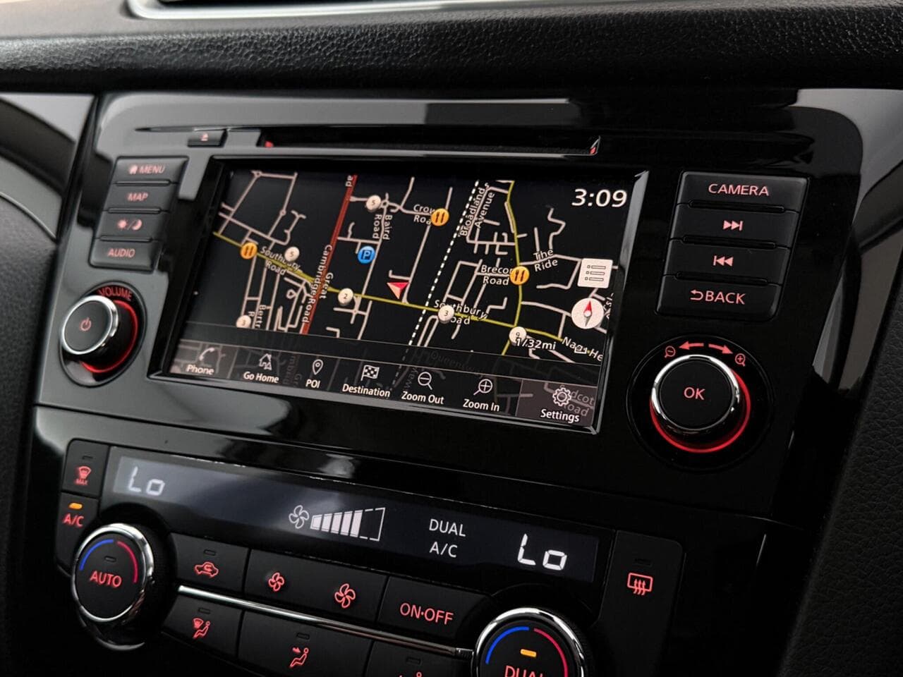 Nissan Qashqai thumbnail Infotainment System