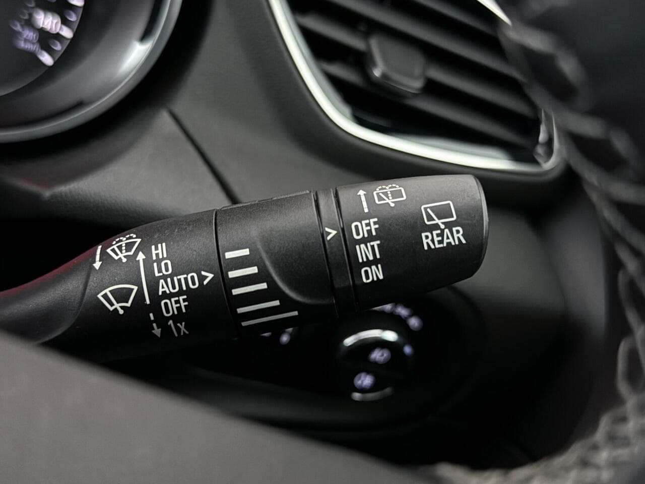 Vauxhall Grandland X thumbnail Misc Controls