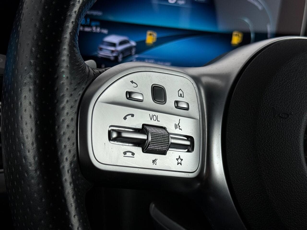 Mercedes-Benz GLB thumbnail Misc Controls