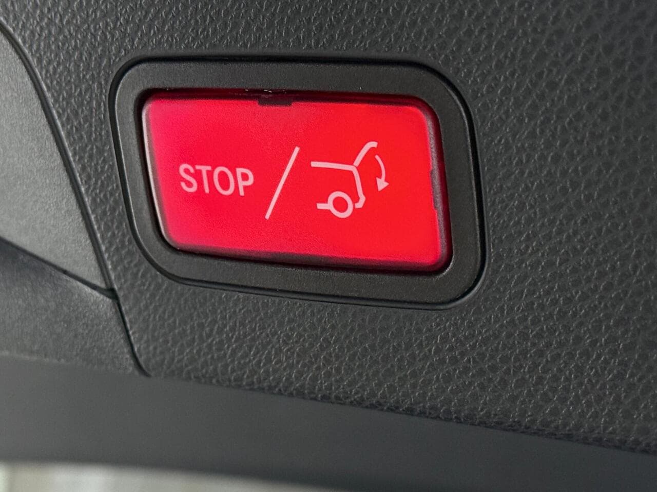 Mercedes-Benz GLC thumbnail Misc Controls