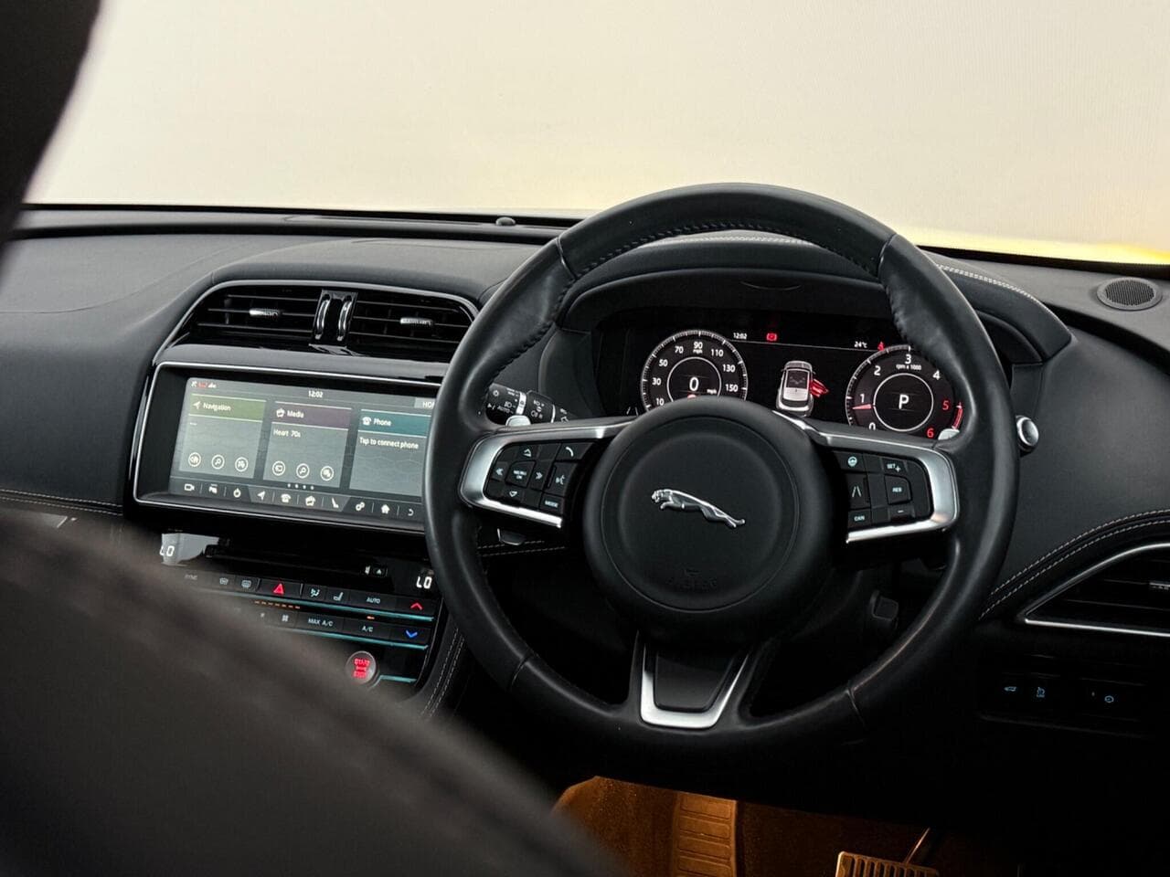 Jaguar F-PACE thumbnail Steering Wheel