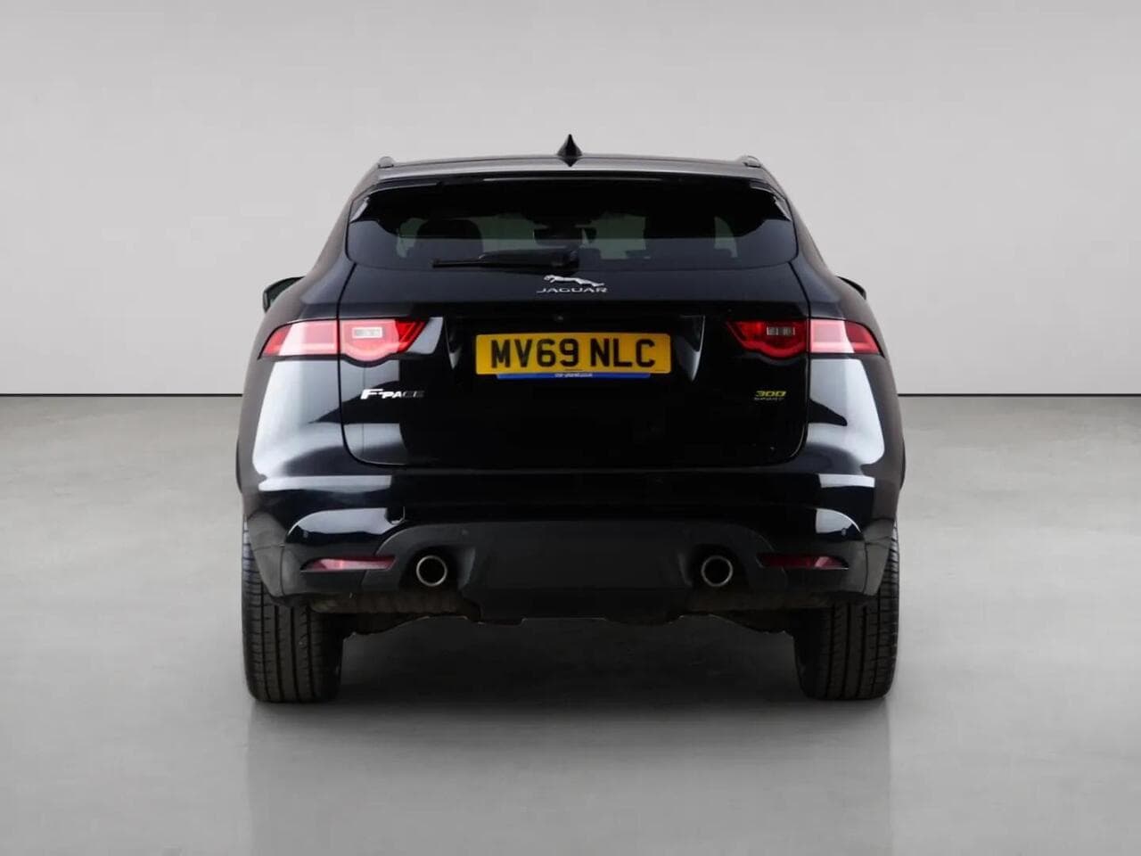 Jaguar F-PACE thumbnail Rear
