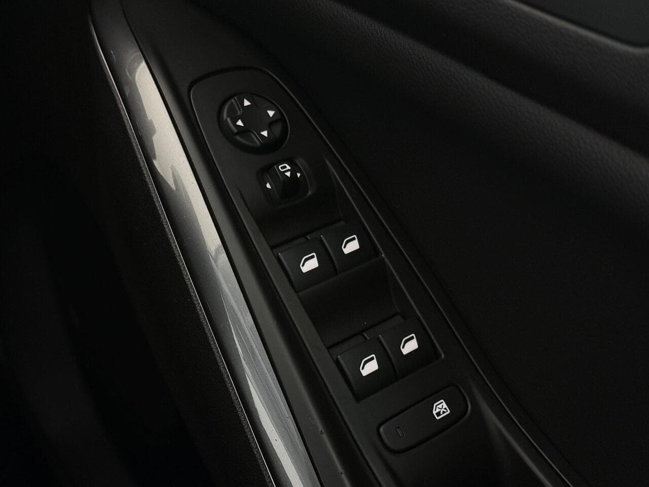 Vauxhall Grandland X thumbnail Misc Controls