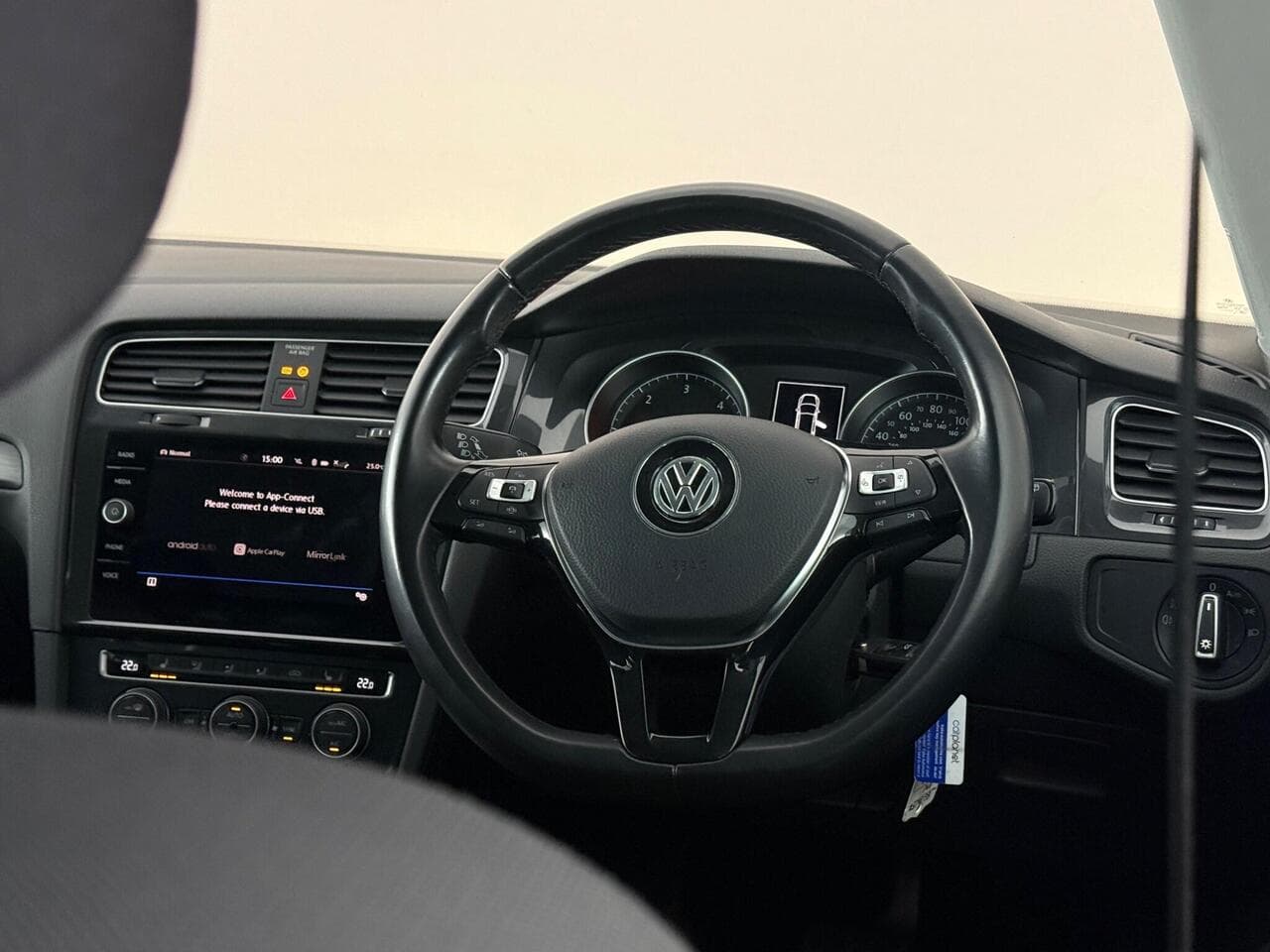 Volkswagen Golf thumbnail Steering Wheel