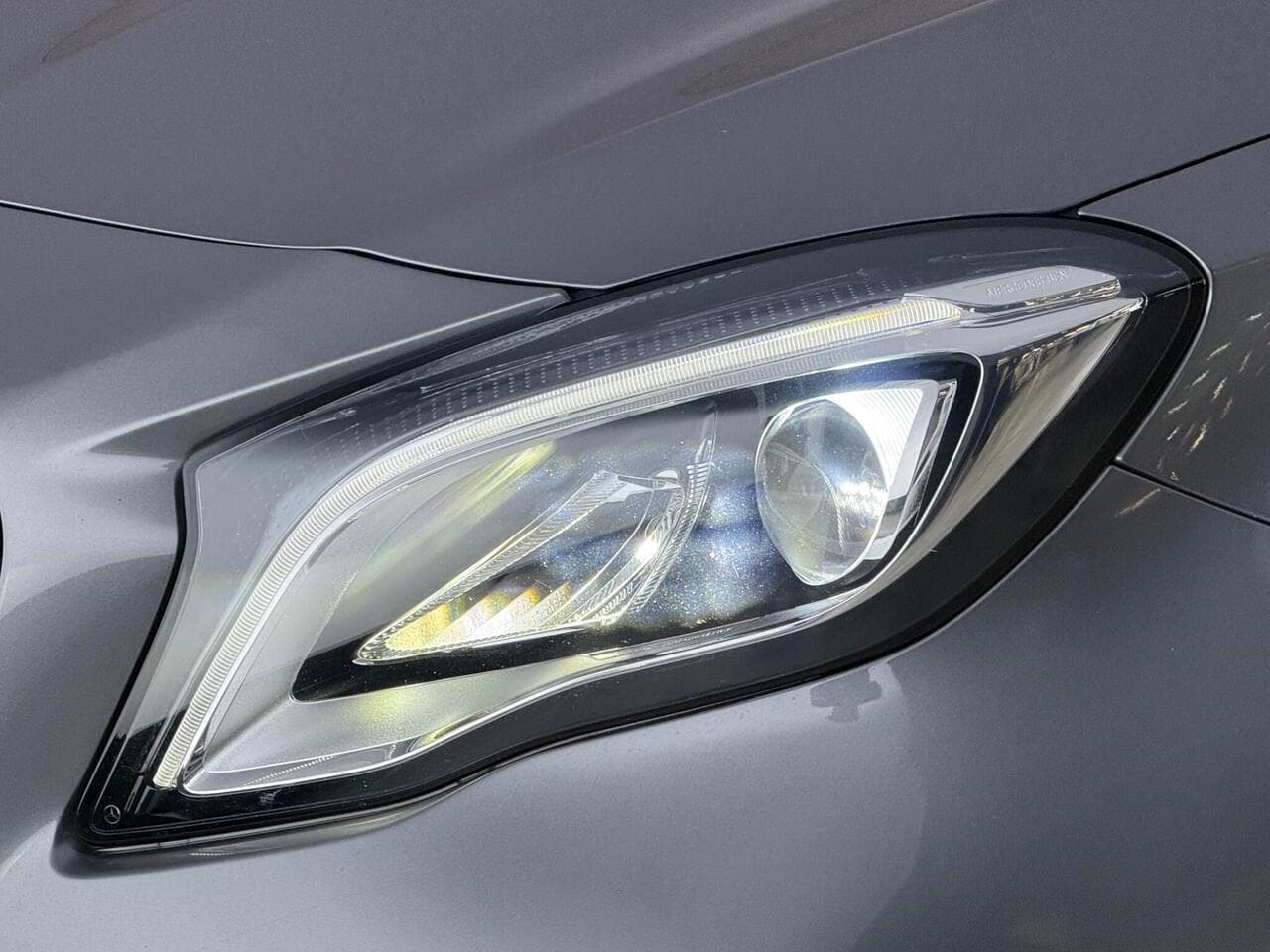 Mercedes-Benz GLA thumbnail Lights Front